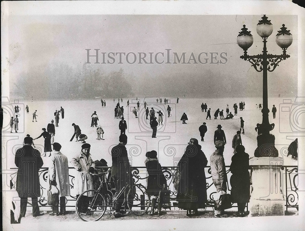 1933 Skaters on Lake of Enghien  - Historic Images