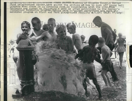 1962 Press Photo Workers Kingdom House United Fund Playground Extension Kids - Historic Images