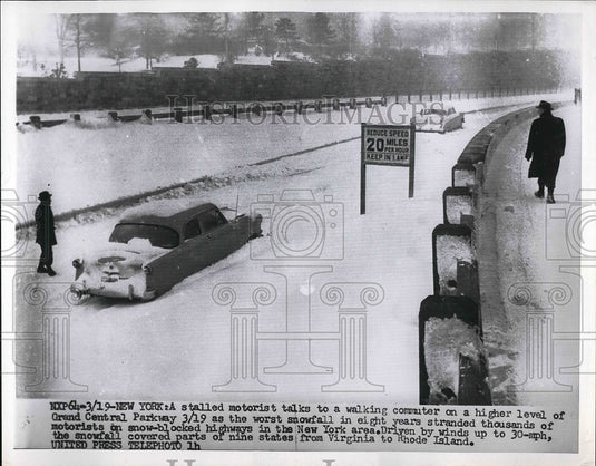 1956 Grand Central Parkway Snowfall Strands Travelers  - Historic Images