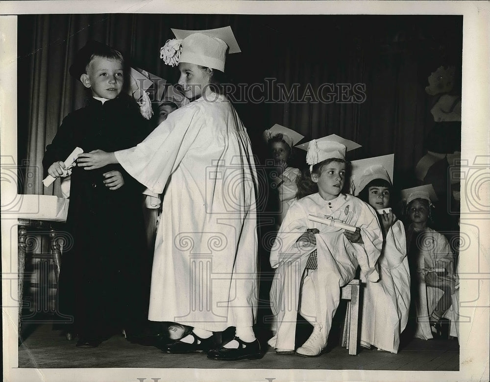 1948 Press Photo Madonna Parochial School Joseph Bochenko Irene Boda Students - Historic Images