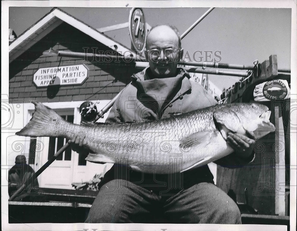1955 Press Photo Channel Bass Bob Gardner Tidewater Anglers Club Norfolk VA - Historic Images