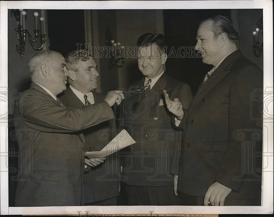 1944 Harry Morgan with the Dies Sub - Historic Images