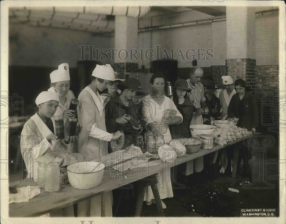 1919 Washington Community Center Canning Bee Participants - Historic Images