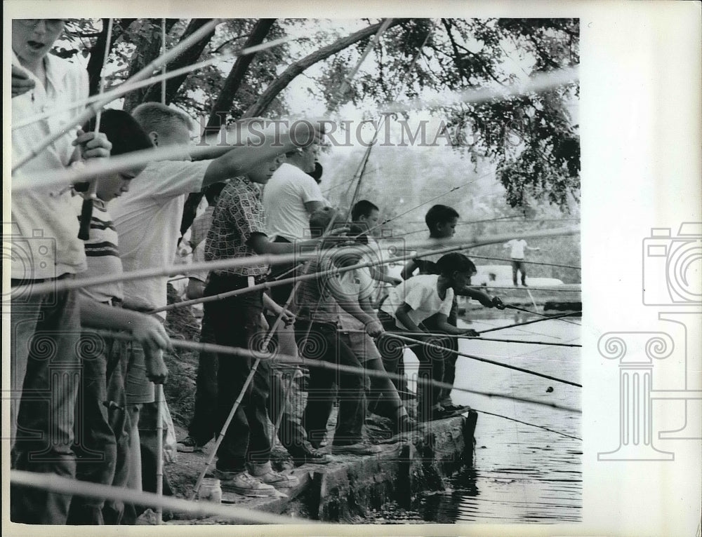 1962 Fishing Derby St Louis Fisherman Contest Mississippi River - Historic Images