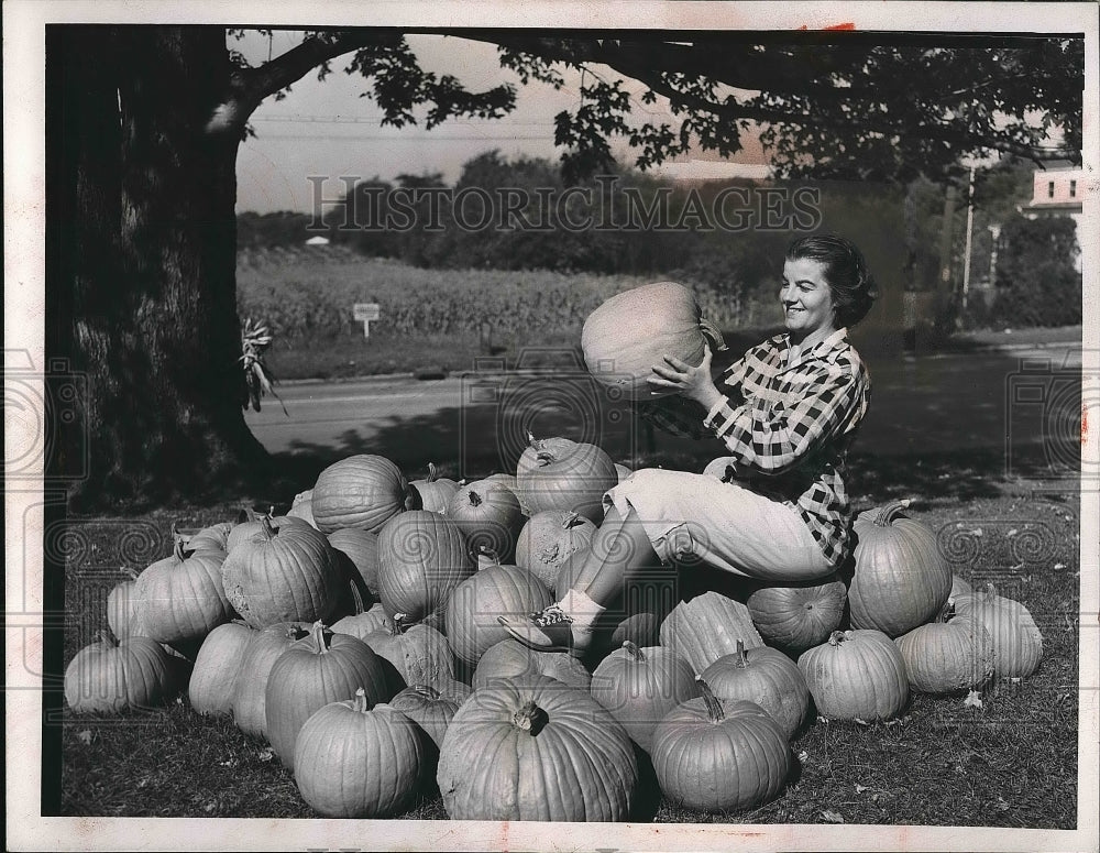 1952 Mrs. E.J. Merrick at Pumpkins Farm.  - Historic Images