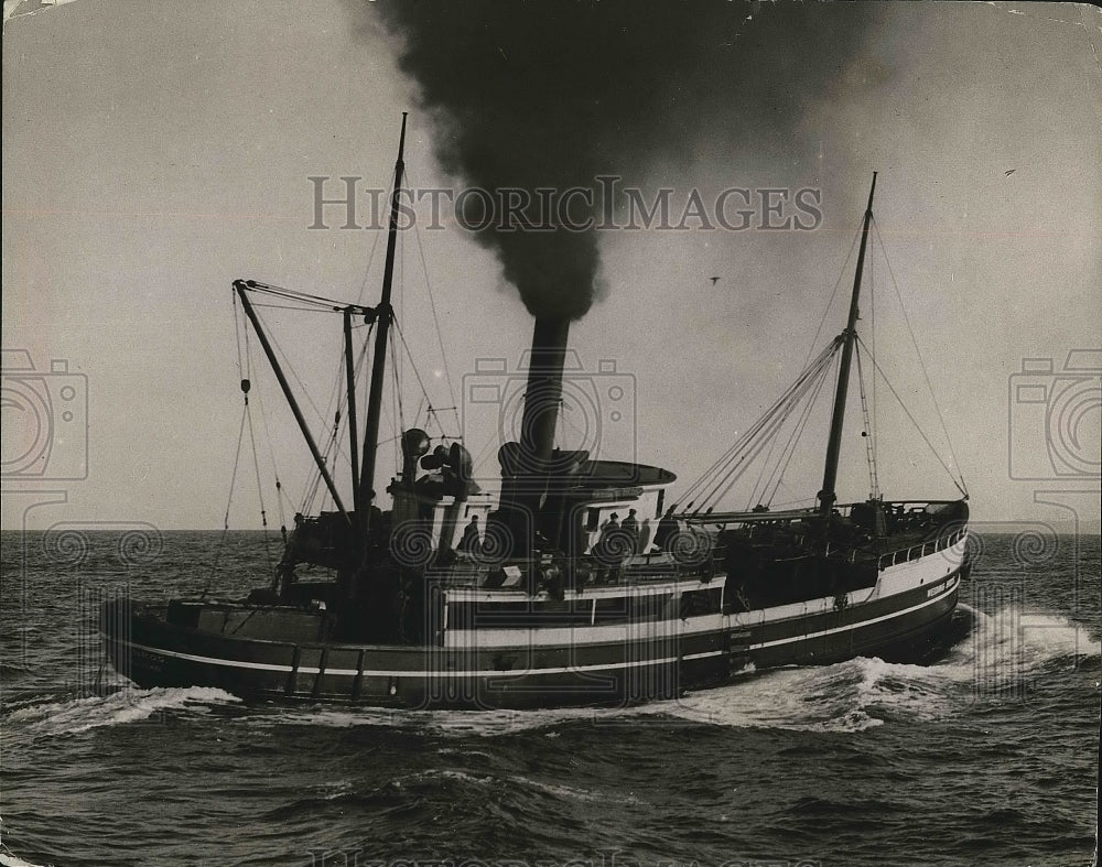 1923 A Typical Halibut Fishing Craft On Water  - Historic Images