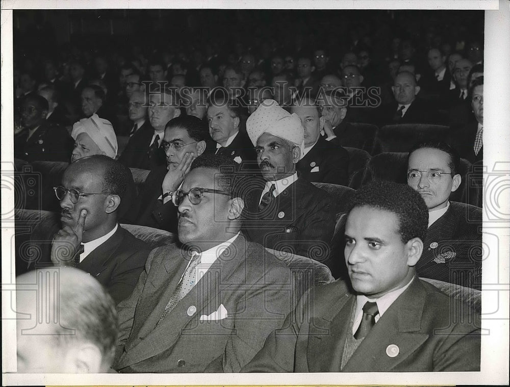1945 Press Photo Delegates Sitting During Conference Speeches At Opera House - Historic Images