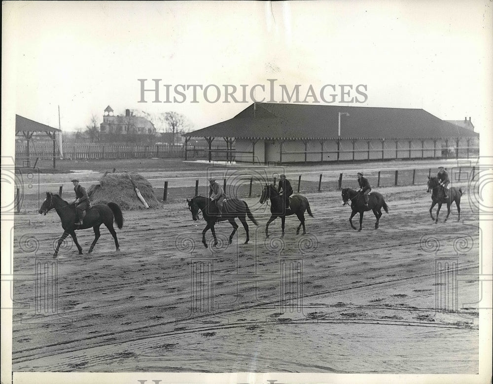 1936 Press Photo Kentucky Derby during spring training at Aqueduct Race Track. - Historic Images