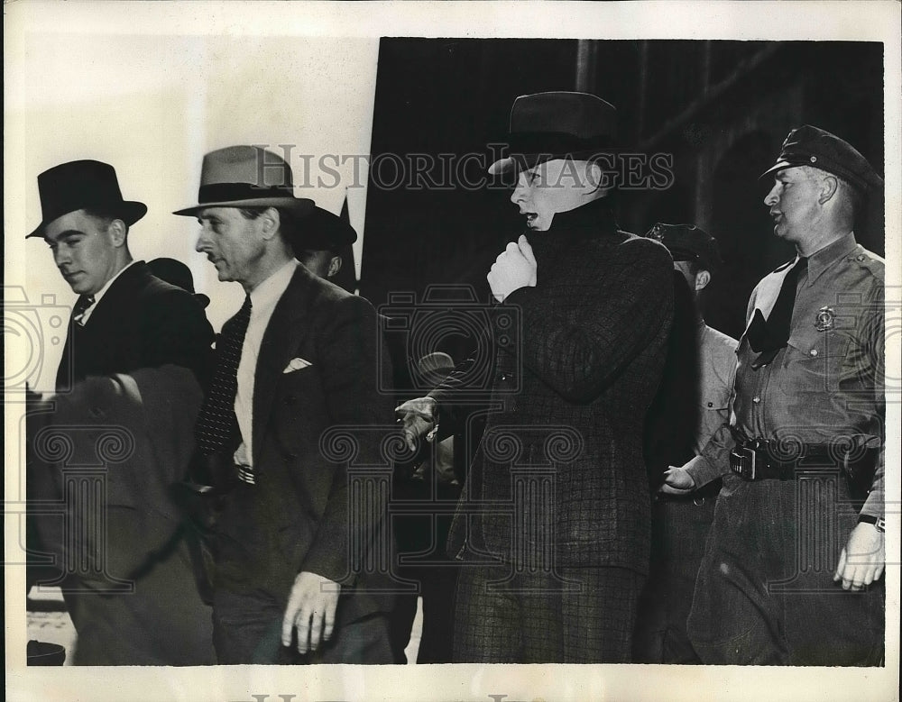 1937 Thomas Smith in custody for slaying ME Babcock in Buffalo.NY - Historic Images