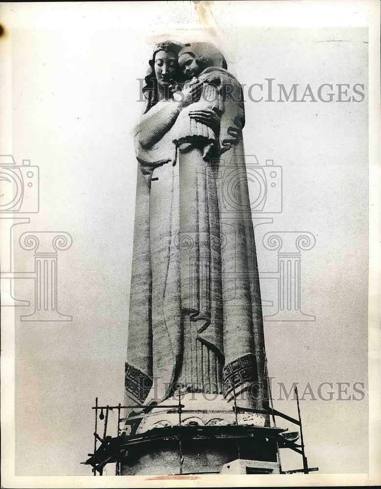 1941 The Virgin of the Sacred Heart, largest religious statue - Historic Images
