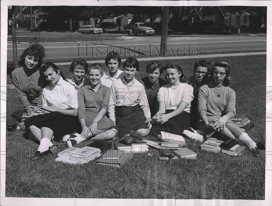 1957 Press Photo Marian and Margret Fleischer Sharon Stefan, Maggie and Mollie - Historic Images