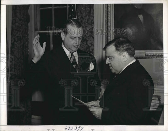 1942 Press Photo Mayor Floreino LaGuardia Daniel P Woolley Standard Brands Inc - Historic Images