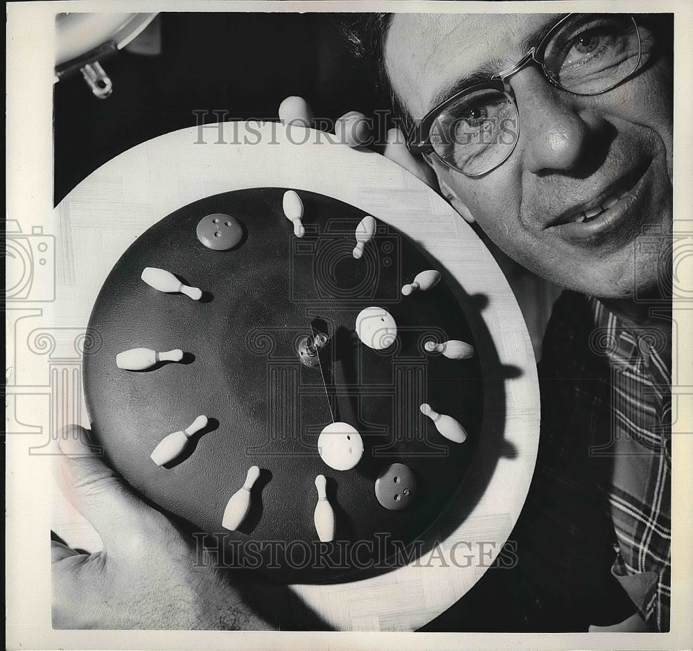 1963 Press Photo Bernard Lippman Hollywood Florida Artist Clock Builder - Historic Images