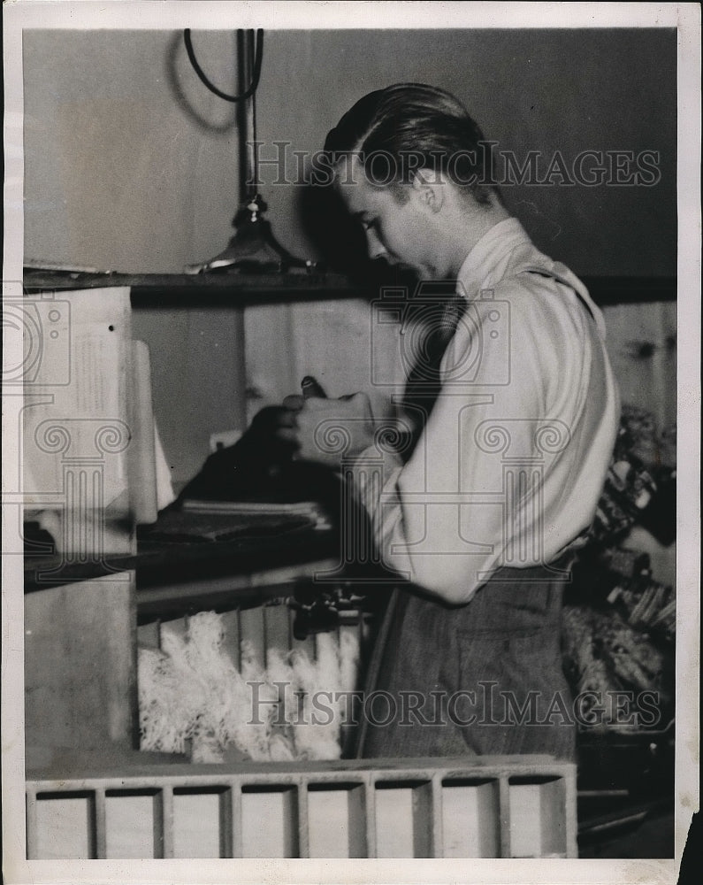 1938 Press Photo John Roosevelt Son Of President Filene Department Store - Historic Images
