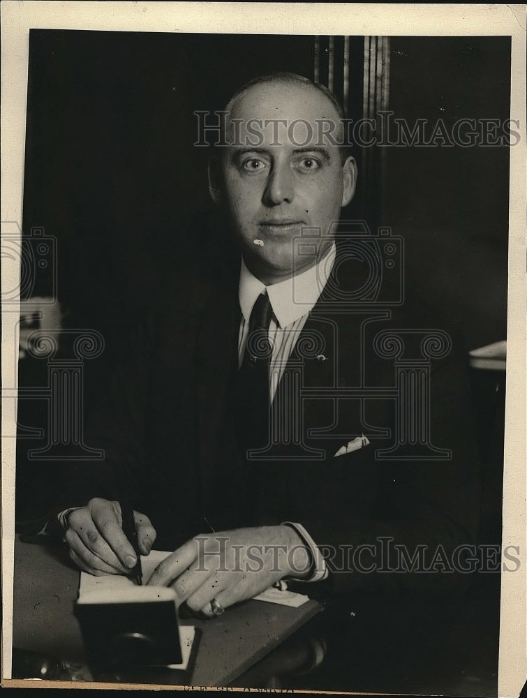 1925 Press Photo Dr. Pabst Advises about skin rash - nea77082 - Historic Images