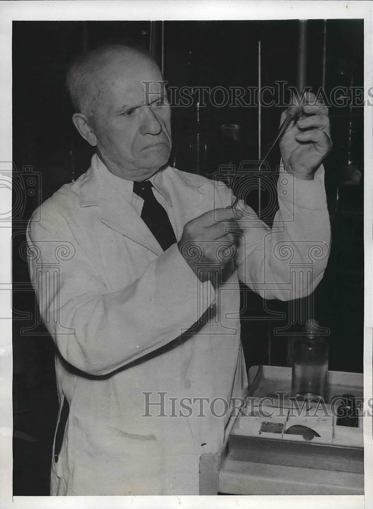 1949 Dr Carl Hartmanm zoologist of Raritan, N.J.  - Historic Images