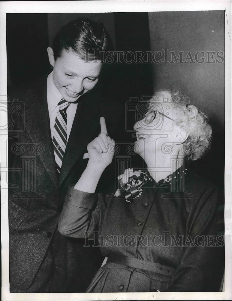 1956 Press Photo CBS quiz show" $64,000 Question" Mrs M Morris & Al Muller - Historic Images