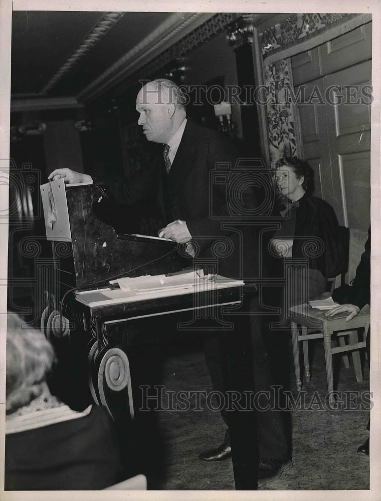 1937 Press Photo Dr Hartman Speaking Margaret Sanger Professor College - Historic Images