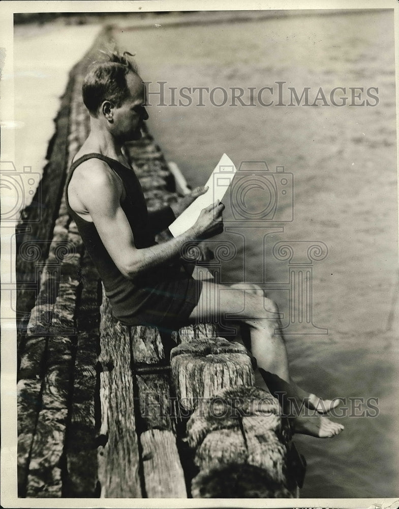 1927 Press Photo Albert Lundquist Shipping Clerk Chicago Dept Store - nea77242 - Historic Images