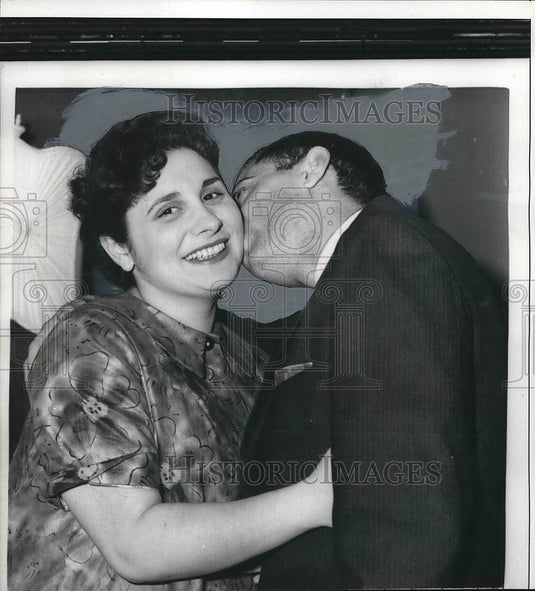 1959 Press Photo Frank & Frances Chienchie at Brooklyn home - nea77248-Historic Images