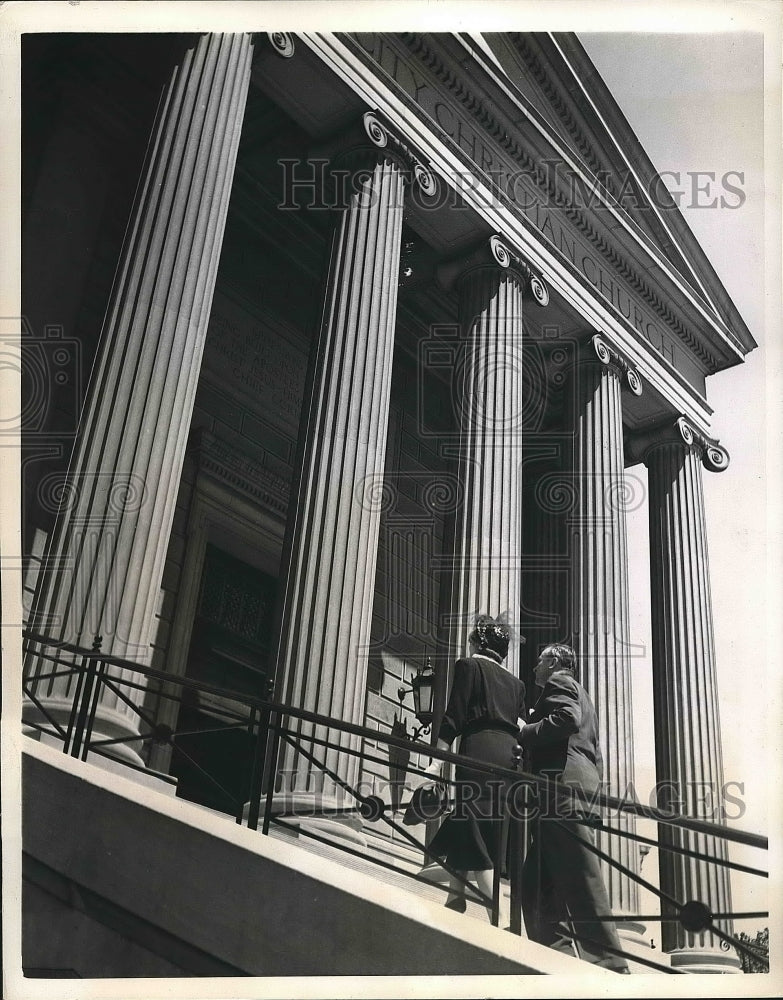 1941 Senator Lee O&#39;Daniel &amp; wife at D,C. capitol hill  - Historic Images