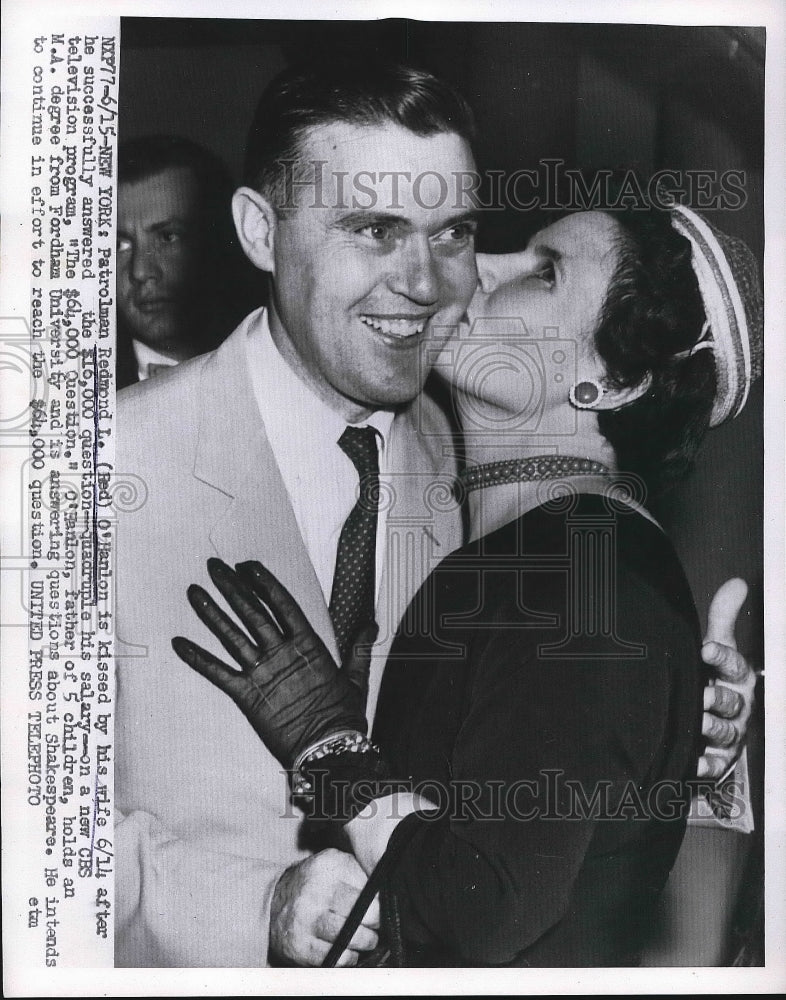 1955 Press Photo NY patrolman Redmond O'Hanlon & wife on "$64,000 Question" - Historic Images