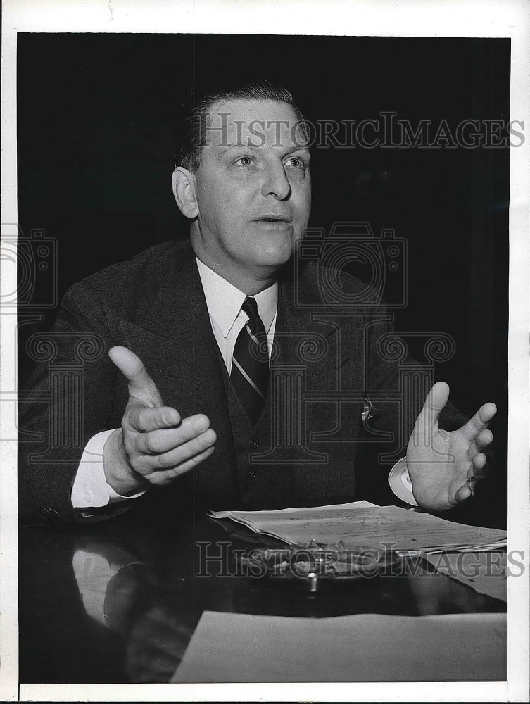 1942 Press Photo Fulton Lewis Jr testifies to House Military Affairs Comm.-Historic Images