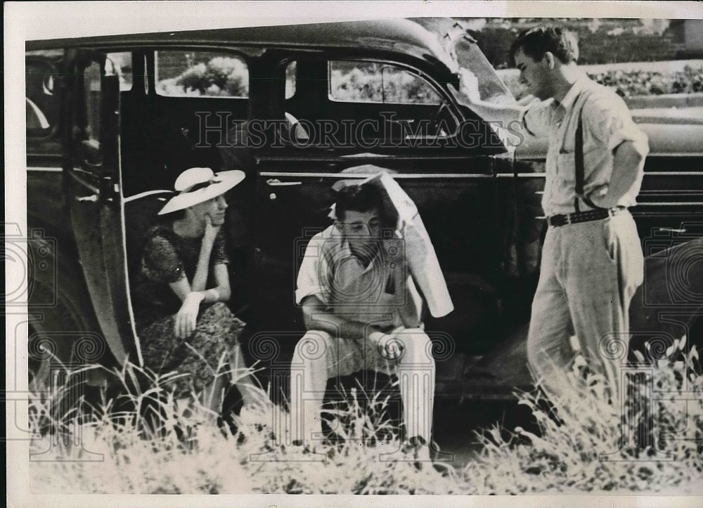 1937 Press Photo Myra Hanan, Noel &amp; Forest Newton at Pittsfield, Ill - nea77355 - Historic Images