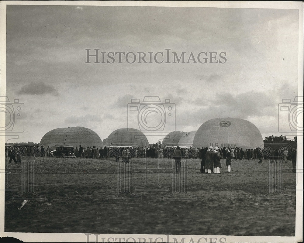 1932 National balloon race as the craft inflate  - Historic Images