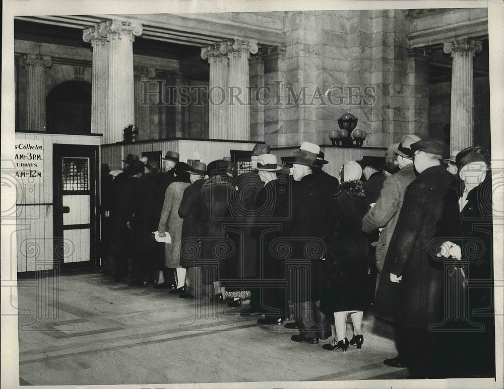 1933 Press Photo Line to Pay Taxes - nea77503 - Historic Images