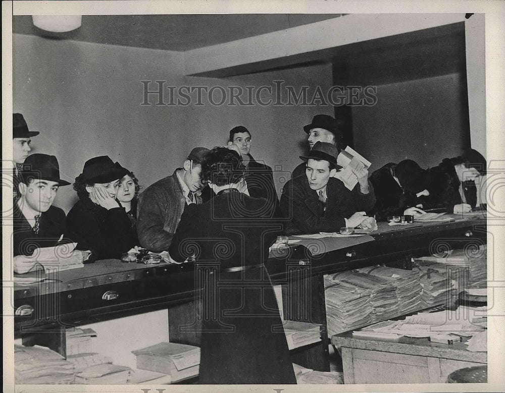 1941 Press Photo People Paying Taxes - nea77504 - Historic Images