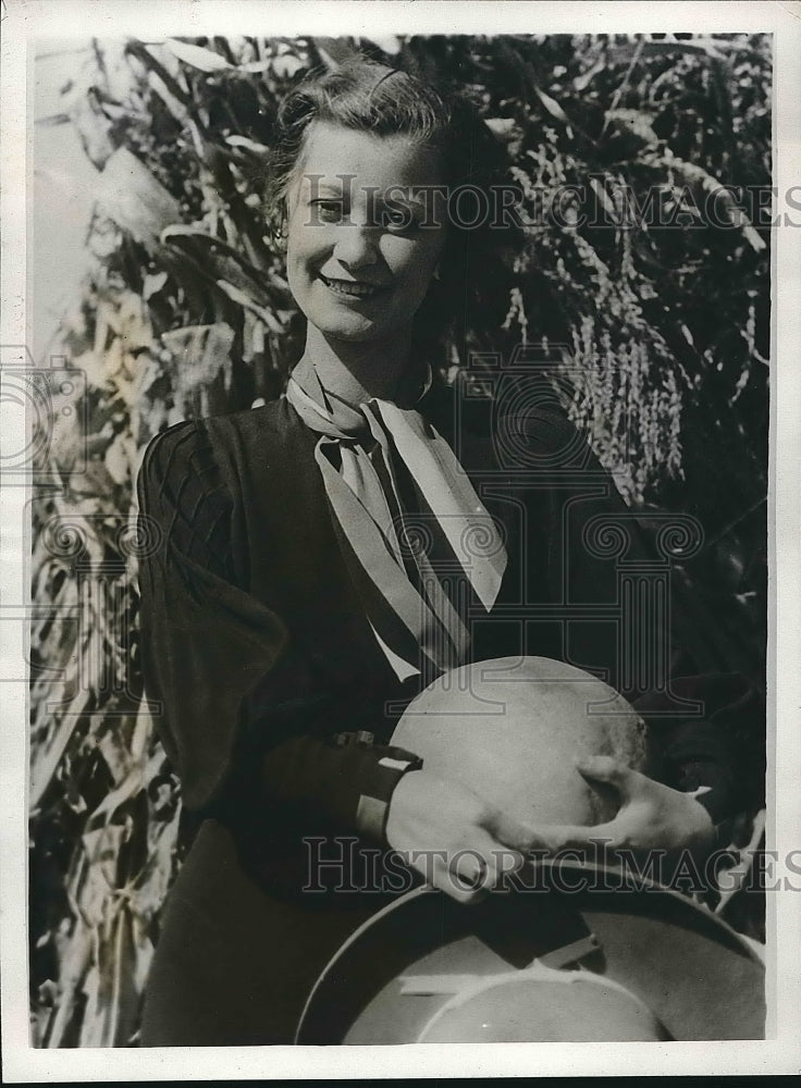 1932 Press Photo Ruth Mullinas,  as Barnwarning Queen of the Univ. of Missouri. - Historic Images