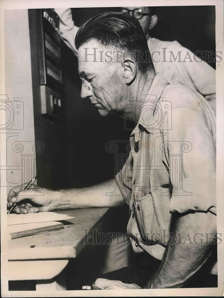 1935 Press Photo Karl Richey located &amp; arrested for 3 charges of murder - Historic Images