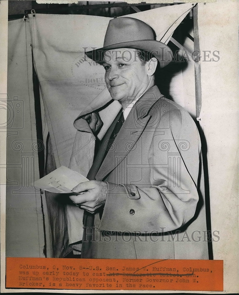 1946 Sen. James Huffman casts his vote  - Historic Images