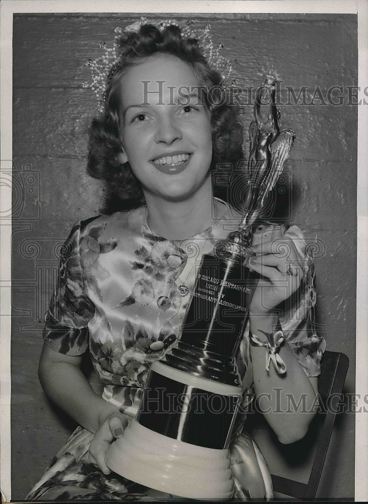 1939 Press Photo Charlotte Sue Eikin, crowned as Chicago Restaurant Queen. - Historic Images