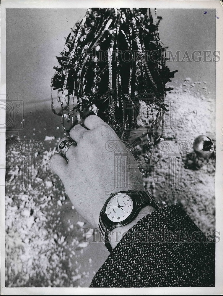 1950 Press Photo Metal Watch. - nea77676 - Historic Images