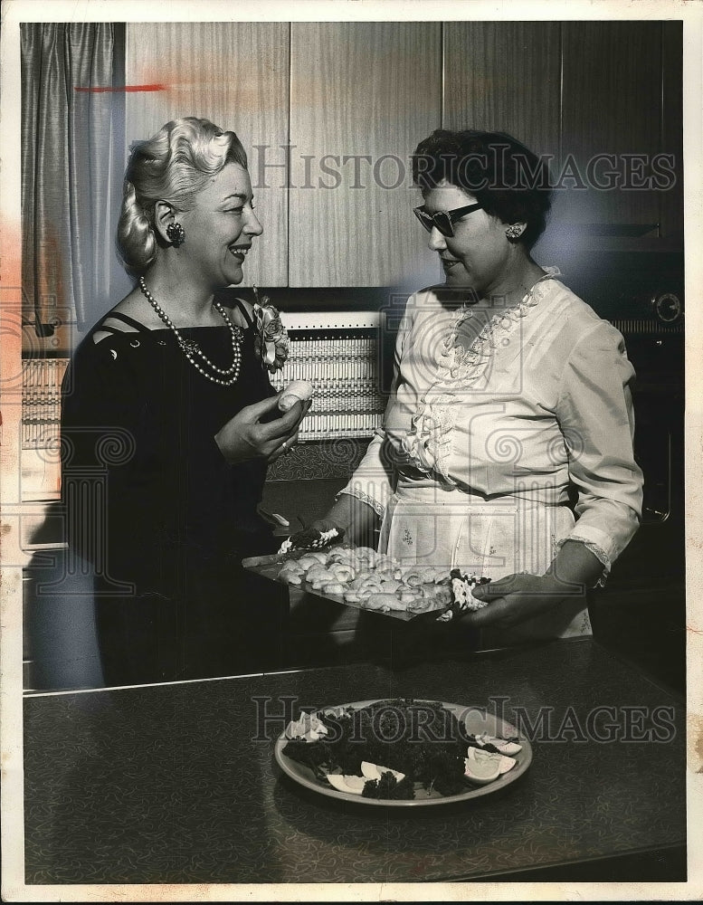 1959 Mrs. Frank Borman Jr.appeared with Paige Palmer on Prize Cook. - Historic Images