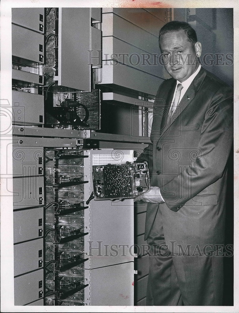 1961 Press Photo Baxter H. Case, VP &amp; GM of Elyria, Ohio telephone Co - Historic Images