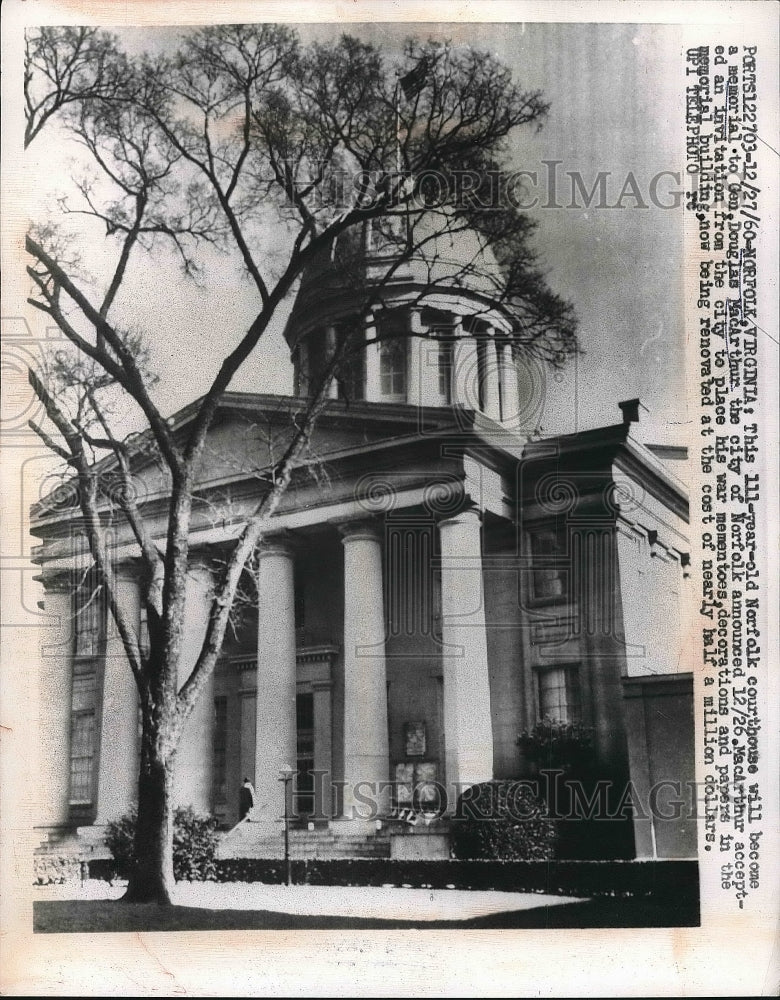 1960 Press Photo Norfolk, Va old courthouse memorial to Gen MacArthur - Historic Images