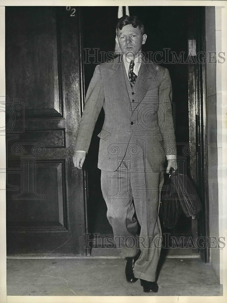 1936 Press Photo James R.Sullivan,Counsel investigate the old Revolving Pension. - Historic Images