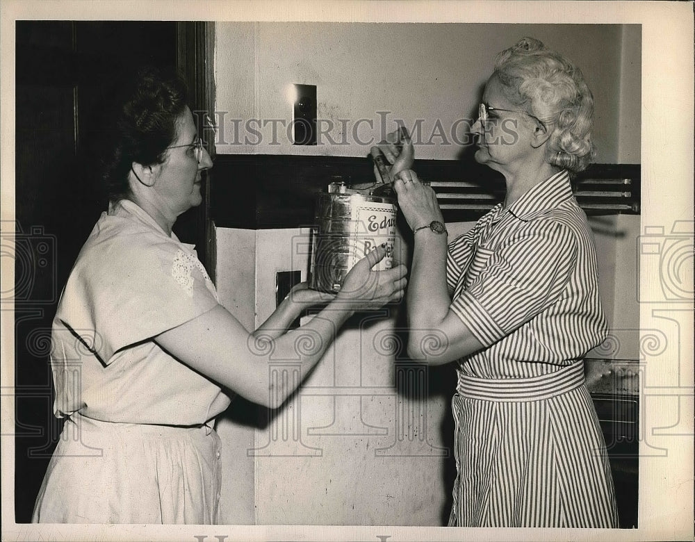 1949 Press Photo Elyria, Ohio MrsA Smith &amp; Mrs F Meinke - nea77834 - Historic Images