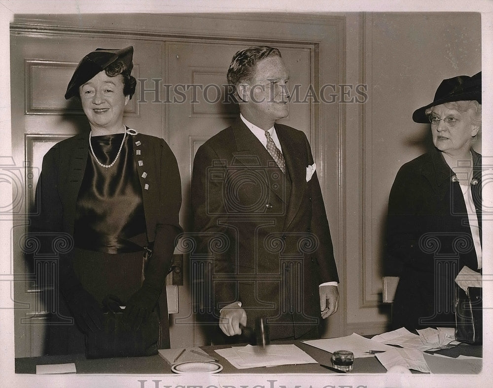 1936 Mrs. Worthington Scranton, John Hamilton, Mrs. John Sullivan - Historic Images