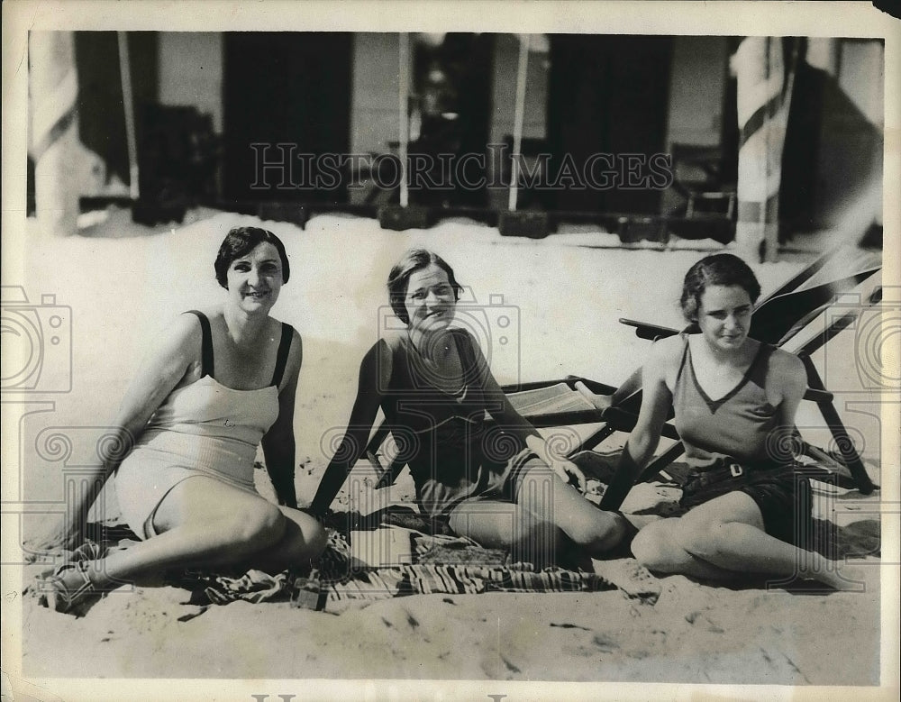 1931 Mrs. Will J Young, Mrs. John Fairbanks, Alice Humphrey in Miami - Historic Images