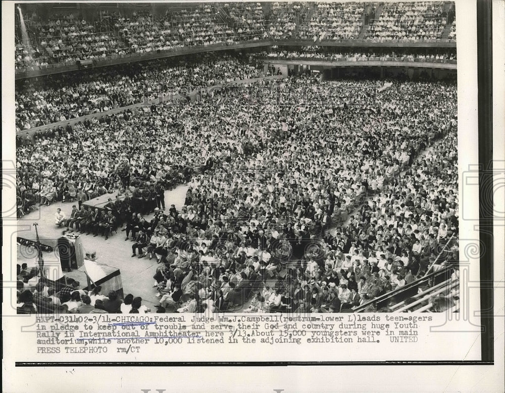 1955 Press Photo Federal Judge WM J Campbell International Amphitheater Pledge - Historic Images