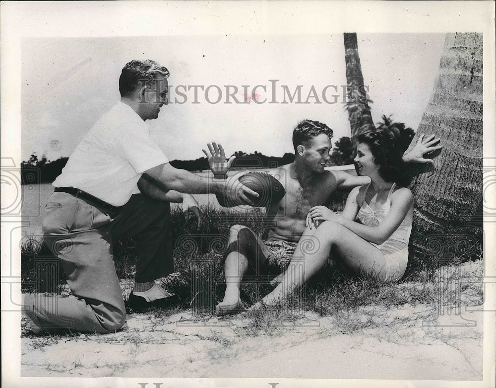 1947 Press Photo Pete Williams, Navy Football, Jesse Yarborough, Jeanne Crammond-Historic Images