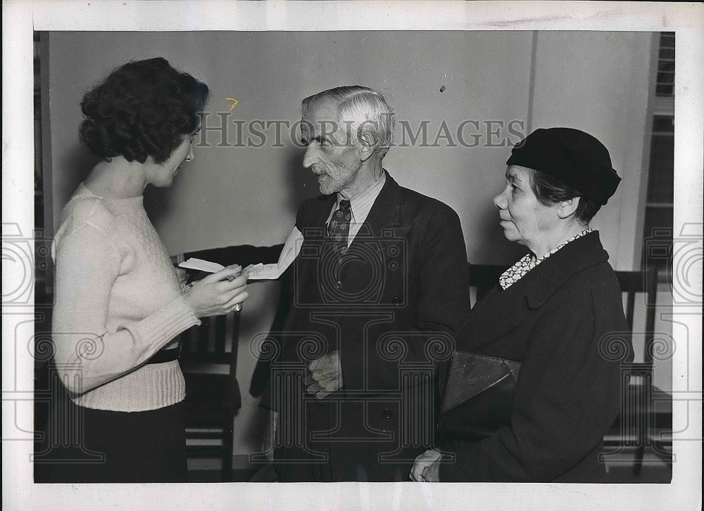 1937 Press Photo Miss Elsie Mindr Nathan Kaplan Williamsburg Housing Project - Historic Images