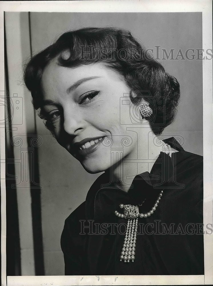 1948 Press Photo Windblown coiffure revived by stylist John Hall - nea78246-Historic Images