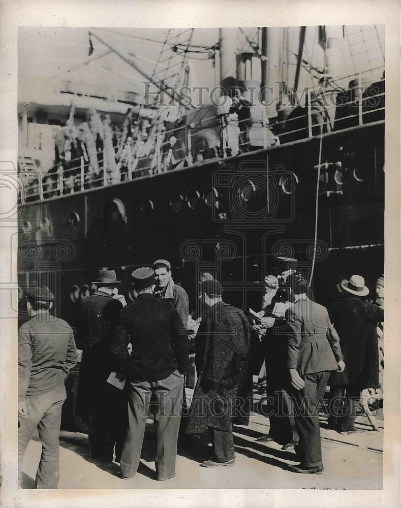 1938 Natives loading ship Aventino in Tunis  - Historic Images