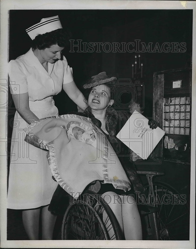 1944 Nurse Virginia Oelrich, Mrs. James L. Dow with Son Louis - Historic Images