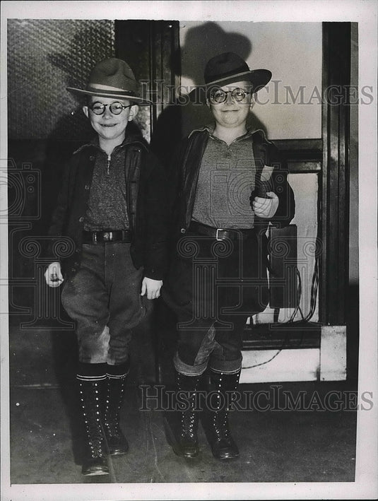 1935 Donald & Robert Dyer Appear at LA Court for Mother Dorothy Dyer - Historic Images